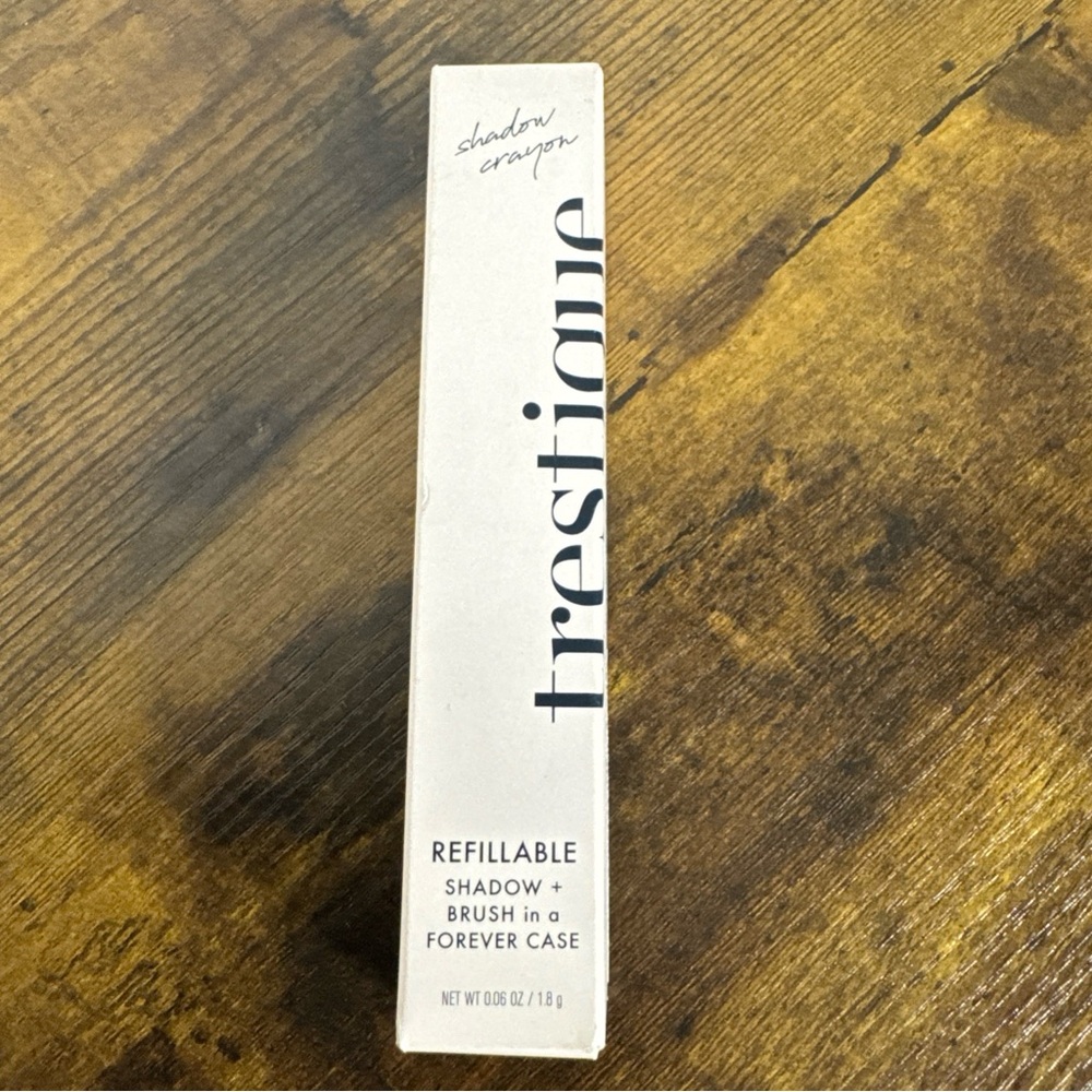 Trestique Refillable Shadow+Brush in a Forever Case/ Porto Purple New.